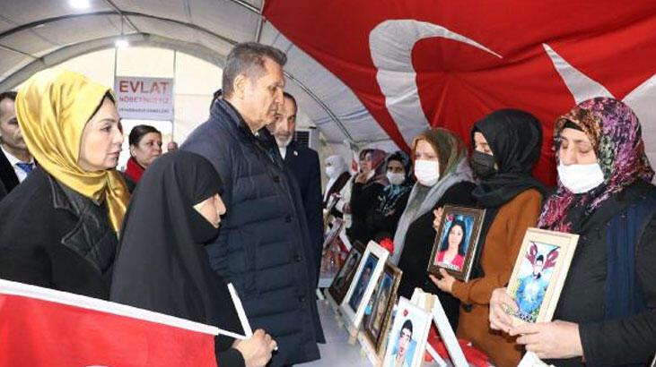 Sarıgül evlat nöbetindeki aileleri ziyaret etti