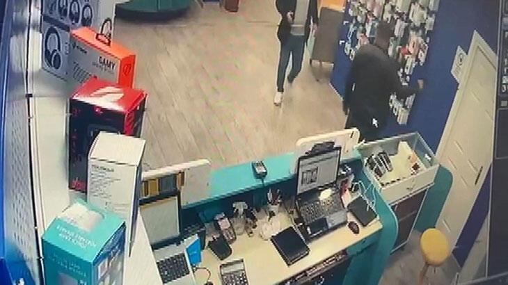 Satın almak istediği telefonun fiyatını pahalı buldu, iş yeri sahibini vurdu