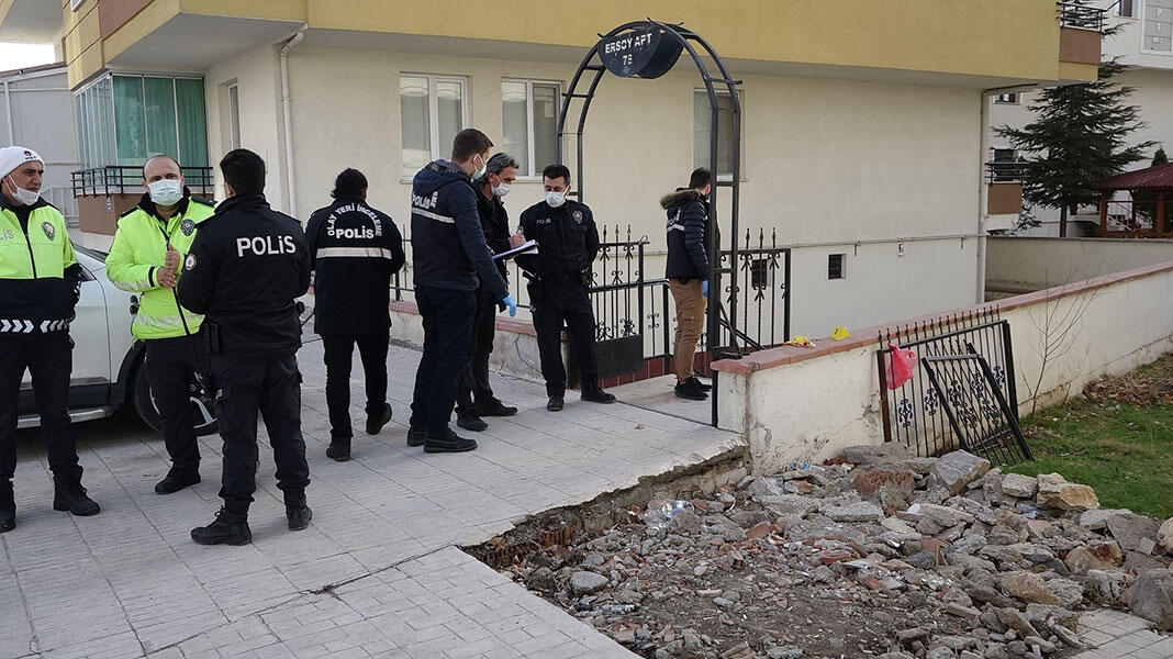 Sebep: Gürültü! Komşusunu bıçakladı