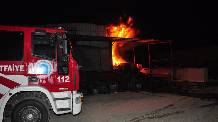 Sebze meyve deposunda korkutan yangın! Ekipler oraya koştu