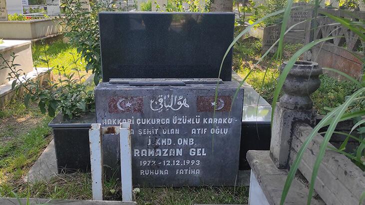 Şehidin mezarının başındaki bayrak direğini çaldılar