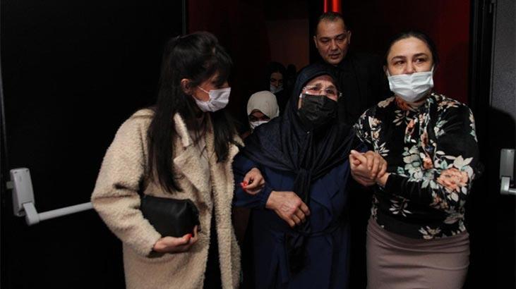 Şehit Başçavuş Gedik'in annesi, oğlunun canlandırıldığı filmi izlerken gözyaşlarına boğuldu