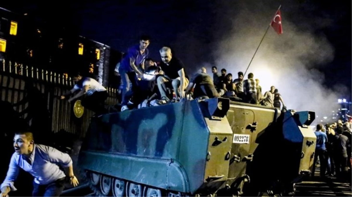 Şehit eşinden yürek yakan sözler: Boynundaki bayrağı Adli Tıp'ta bile çıkartamamışlar