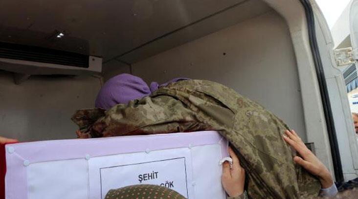 Şehit Gök'ün cenazesini karşılayan nişanlısı: Böyle mi gelecektin?