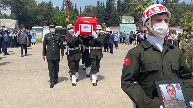 Şehit Sözleşmeli Er Mustafa Çalım, son yolculuğuna uğurlandı