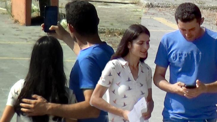Selfie yaparken sınavı kaçırıyordu! 'Acele edin 2 dakika kaldı'