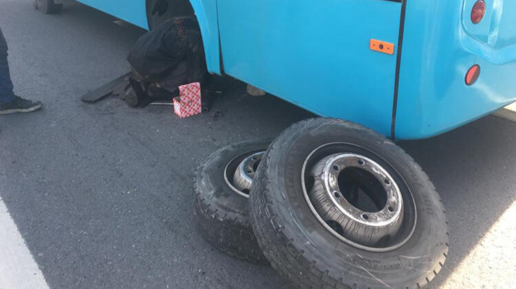 Seyir halindeki otobüsten fırlayan tekerlek dehşet saçtı!