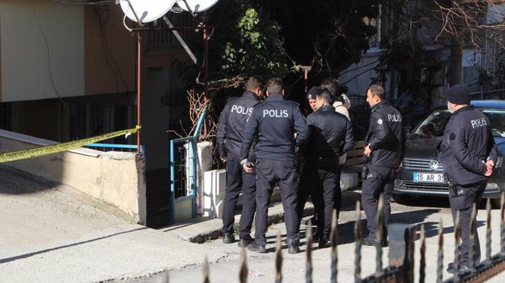 Silahla yaraladığı husumetlisinin başında bekleyerek kendini ihbar etti