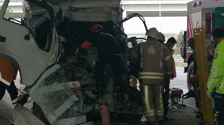 Silivri'de kan donduran kaza! Park halindeki araca çarptı