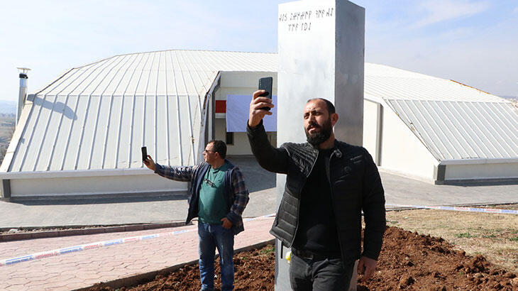 Şimdi de bir parkta ortaya çıktı! Gören fotoğrafını çekti
