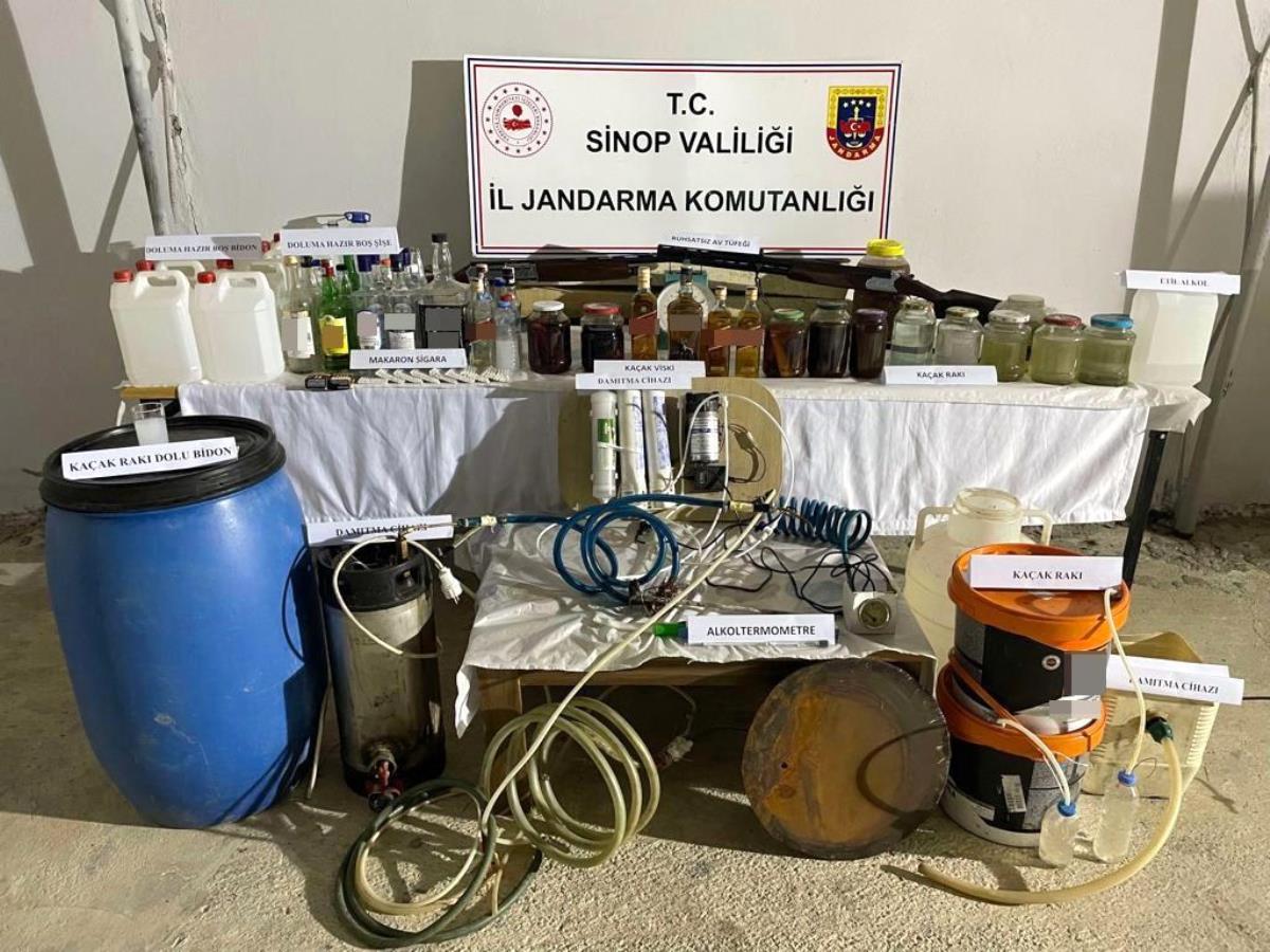 Sinop'ta litrelerce sahte alkol, piyasaya sürülmeden ele geçti