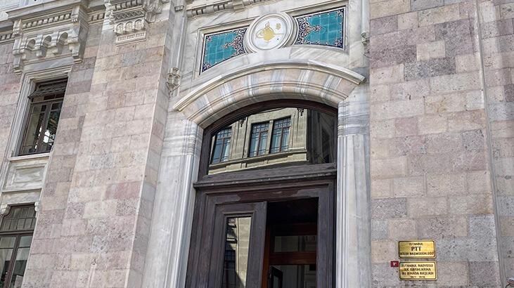 Sirkeci Büyük Postane'den sökülen tuğralar, PTT'NİN 181.yılında yeniden asıldı
