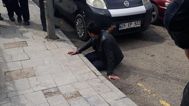 Sırtındaki bıçakla hastaneye gitti