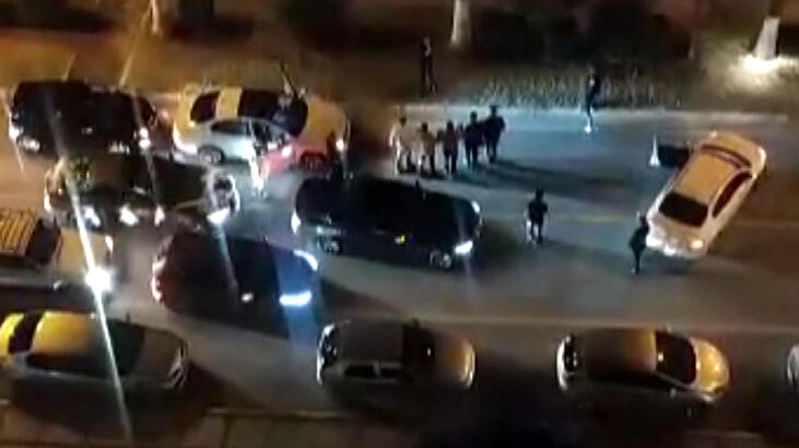 Şok eden olay! Koronavirüse rağmen yol ortasında halay çektiler