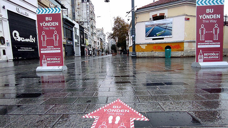 Sokağa çıkma kısıtlaması nedeniyle Taksim boş kaldı