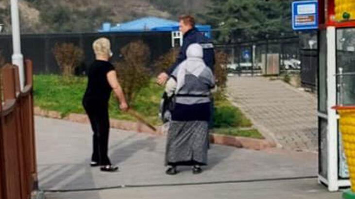 Sokak köpeklerini kayıt altına alan zabıtalara sopalı engel