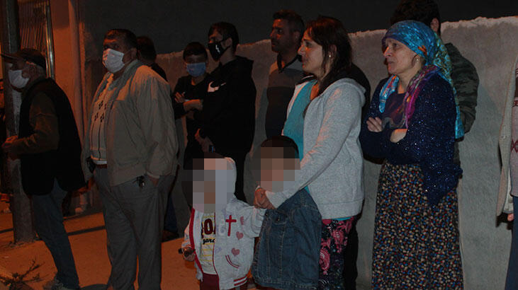 Son anda kurtarıldılar! Yanan evini çaresizce izledi