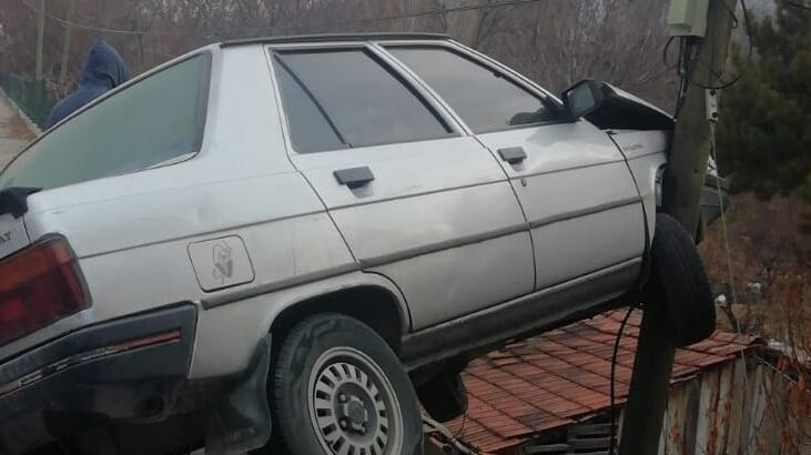 Son dakika... Amasya'da akılalmaz kaza! Duvarda asılı kaldı