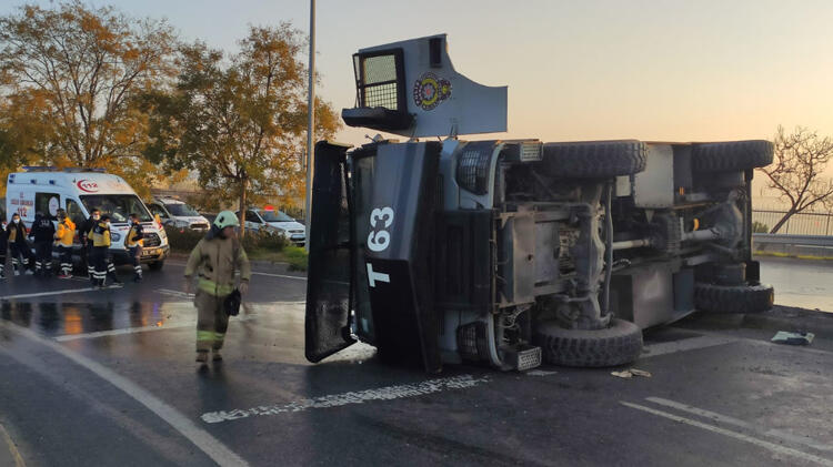 Son dakika... İstanbul'da TOMA aracı devrildi! Ekipler olay yerinde
