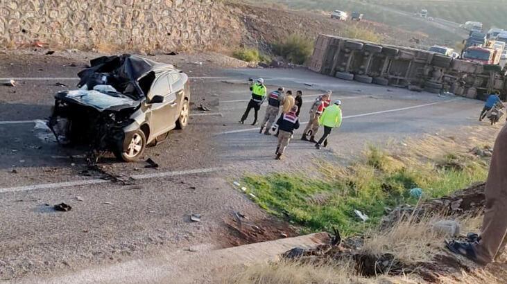 SON DAKİKA... Kilis'te, otomobil ile TIR çarpıştı: 4 ölü, 2 yaralı