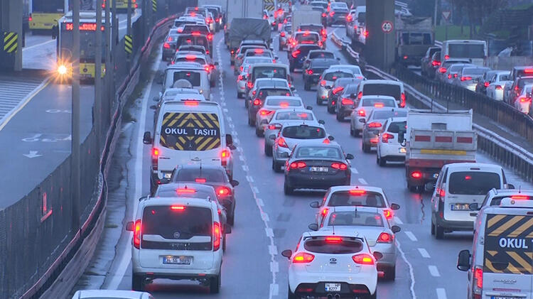 Son dakika... Kısıtlama öncesi İstanbul'da trafik yoğunluğu!