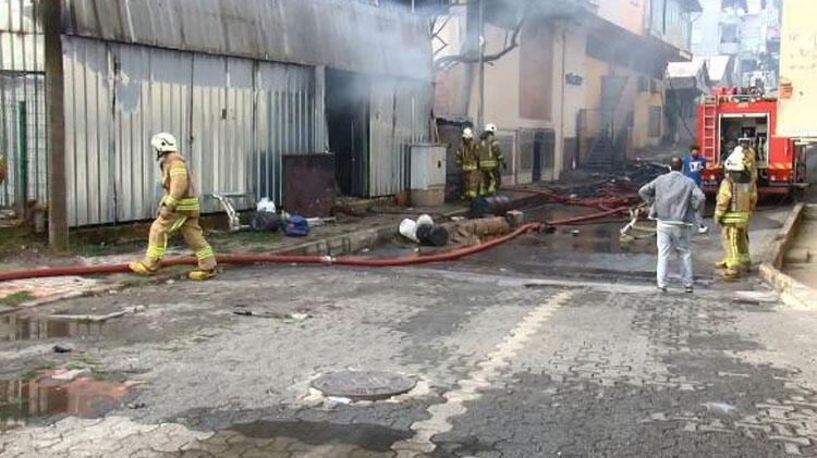 SON DAKİKA... Sultanbeyli'de fabrika yangını