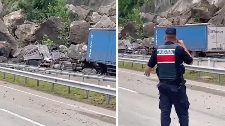 SON DAKİKA.. Artvin'de heyelan anı kamerada! Kayalar TIR'ların üzerine devrildi
