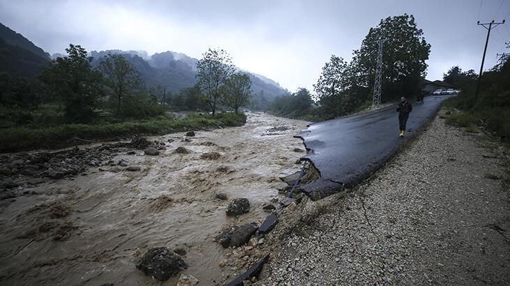 SON DAKİKA  Düzce'de derenin taşması nedeniyle yol çöktü! Vali Atay'dan açıklama