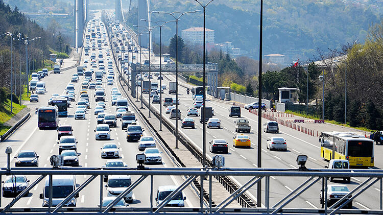 SON DAKİKA  İstanbul’da iftar ve kısıtlama öncesi trafik yoğunluğu böyle görüntülendi