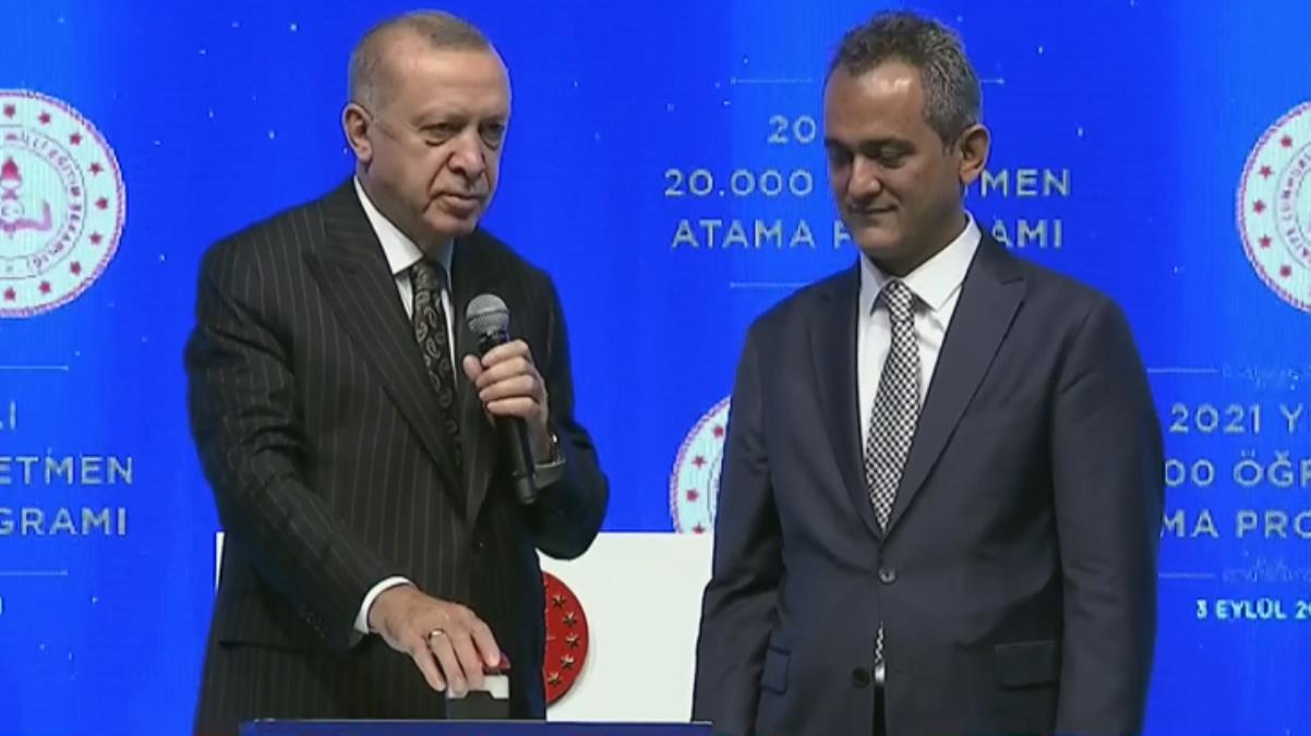 Son dakika: 20 bin öğretmenin atamasını gerçekleştiren Cumhurbaşkanı Erdoğan: Okulları açık tutmakta kararlıyız