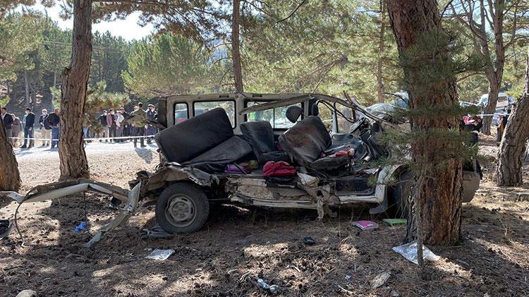 SON DAKİKA! Afyonkarahisar'da öğrenci servisi devrildi: 5 ölü, 5 yaralı