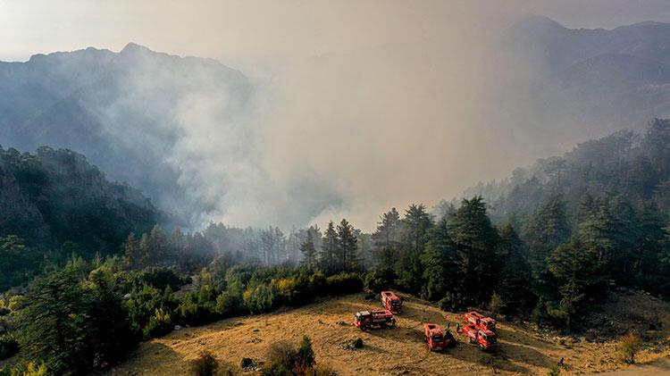 SON DAKİKA! Antalya'daki orman yangını, Göynük Kanyonu'na ilerliyor