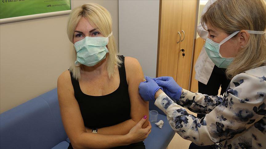 Son dakika! Çin aşısını gönüllü yaptıran Profesör, kendisinde görülen yan etkiyi açıkladı