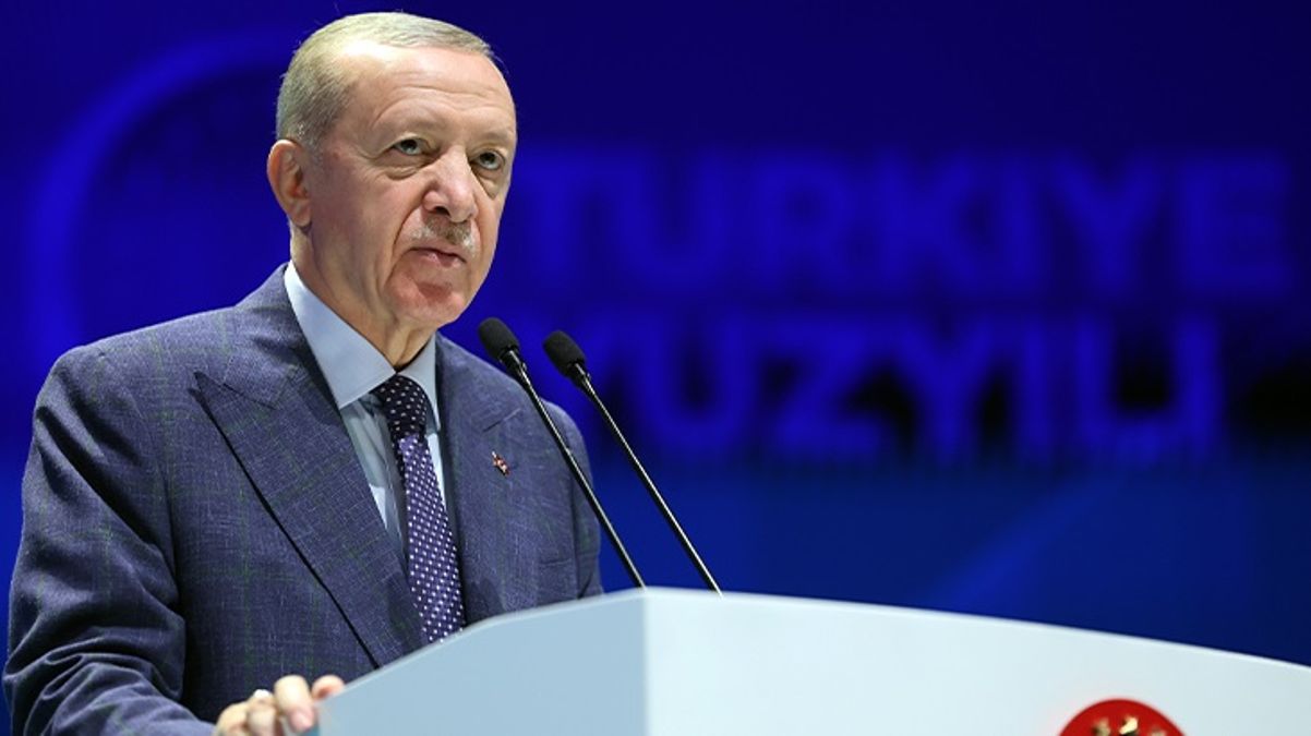 Son Dakika: Cumhurbaşkanı Erdoğan'dan ücretli öğretmen ve yüksek lisans öğrencilerine çifte müjde: Ek ders ücretleri ve burslar artıyor