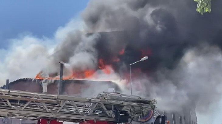 SON DAKİKA Esenyurt'ta kebapçıda çıkan yangın, yandaki binalara sıçradı