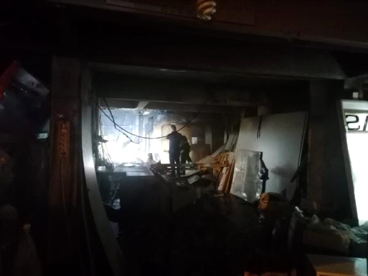 Son dakika haber: Gebze'de mobilya atölyesi yandı