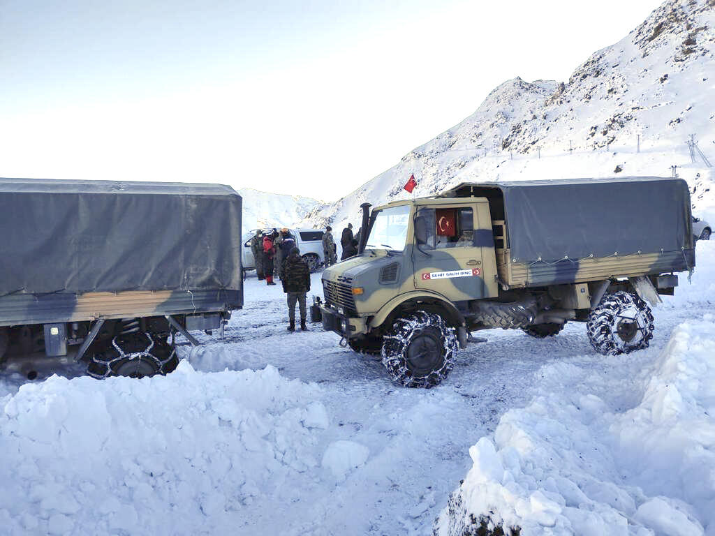 SON DAKİKA Hakkari'de çığ düştü! MSB acı haberi duyurdu