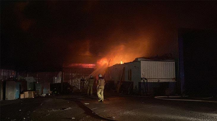 SON DAKİKA İstanbul'da korkutan yangın! Ekipler olay yerinde