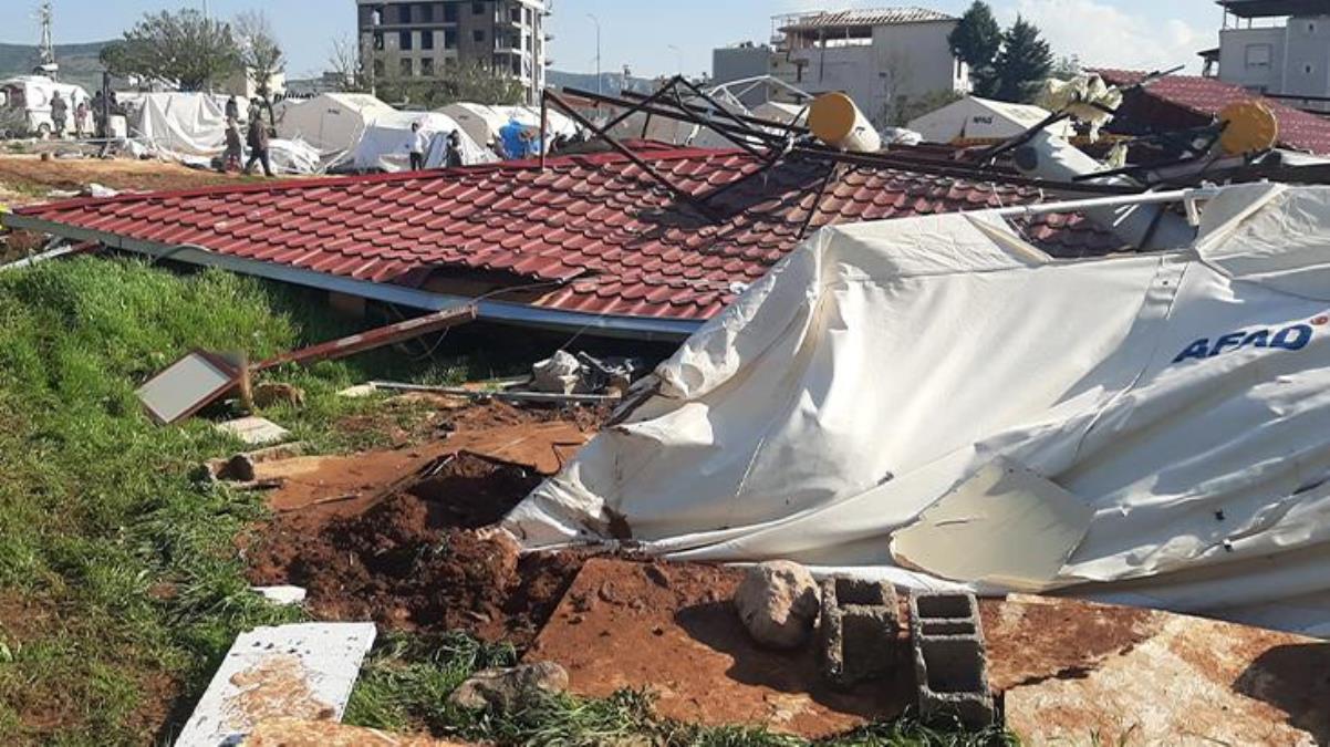 Son dakika: Kahramanmaraş'ta hortum! Çadırlar uçtu, çatılardan savrulan parçalar depremzedeleri yaraladı