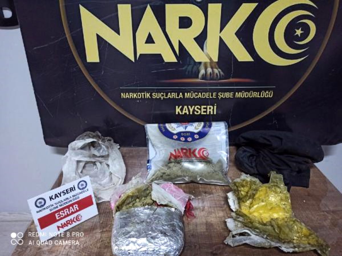 Son dakika! Motorun altına gizlenmiş 2 kilo uyuşturucu ele geçirildi