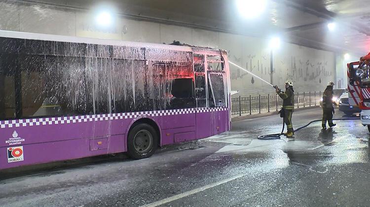 SON DAKİKA Taksim'de otobüs yandı! İlk müdahaleyi belediye işçileri yaptı