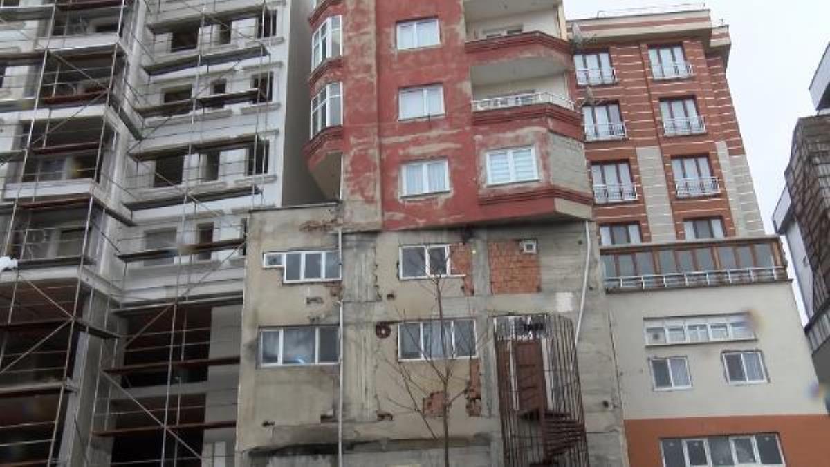 Sosyal medyaya çok konuşulan bina yarın yıkılıyor