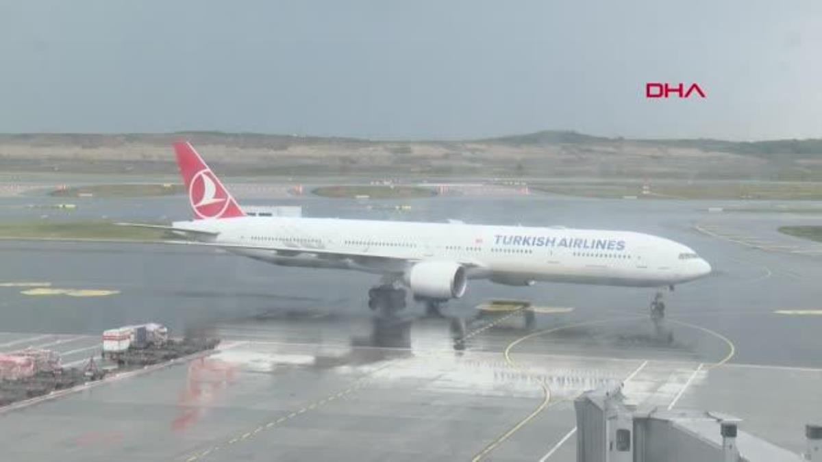 SUDAN'DAN TAHLİYE EDİLEN İKİNCİ TÜRK KAFİLESİ DE İSTANBUL'A GELDİ