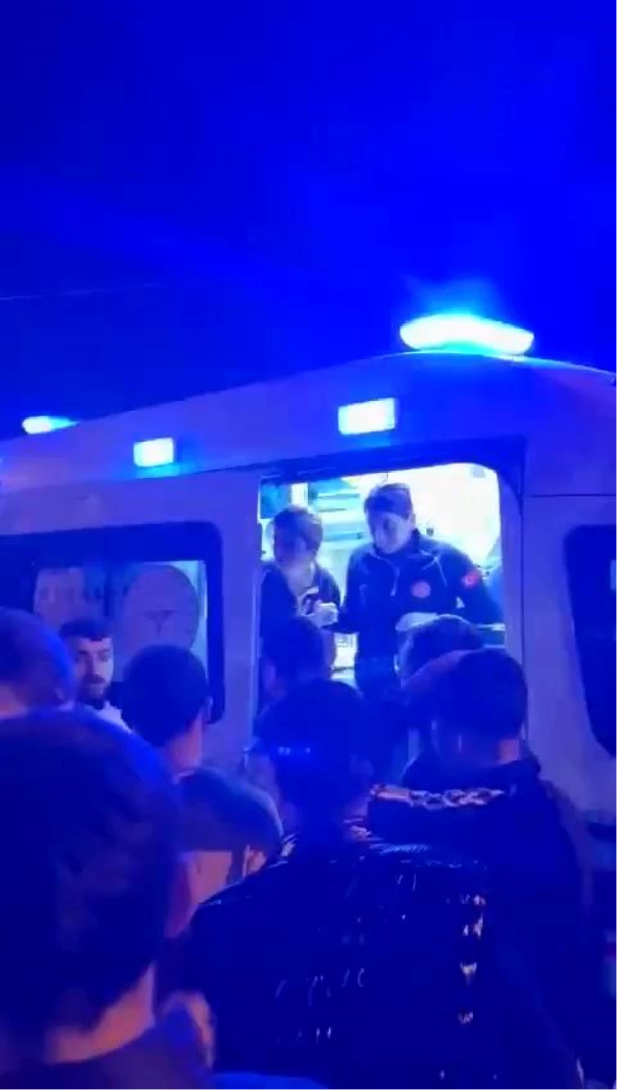 Sultanbeyli'de Ehliyetsiz Sürücüden Kaynaklanan Kaza: 4 Yaralı
