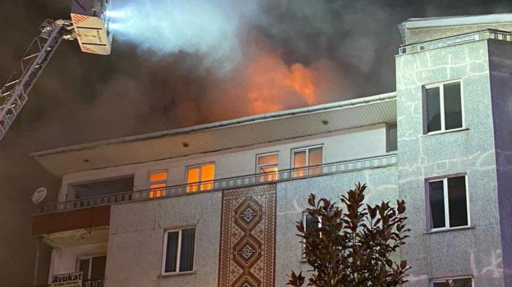 Sultanbeyli'de korkutan çatı yangını