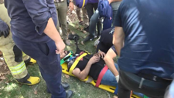 Sultangazi'de kapkaççıları kovalarken kaza yaptı