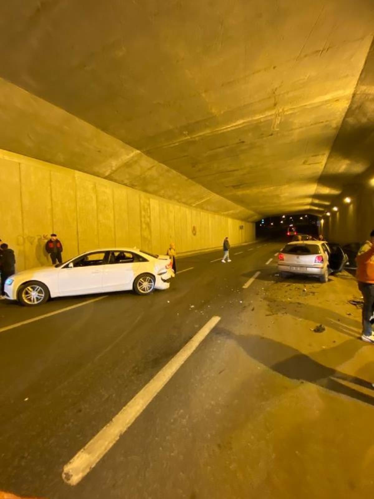 SULTANGAZİ'DE OTOMOBİLDEN SARKIP SELFİE ÇEKERKEN KAZAYI GÖRÜNTÜLEDİ