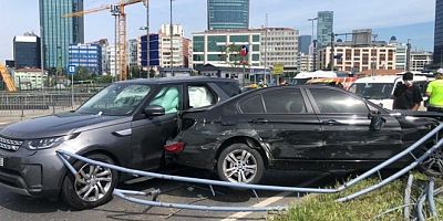 11 aracın karıştığı akılalmaz kaza kamerada: 4 yaralı