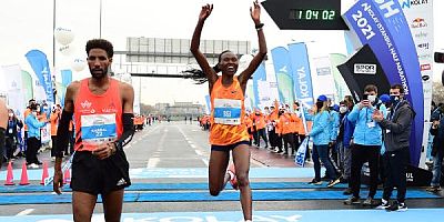 16 yıllık İstanbul Yarı Maratonu tarihinde ilk defa dünya rekoru kırıldı