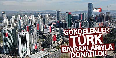 23 Nisan'da gökdelenler Türk bayraklarıyla donatıldı